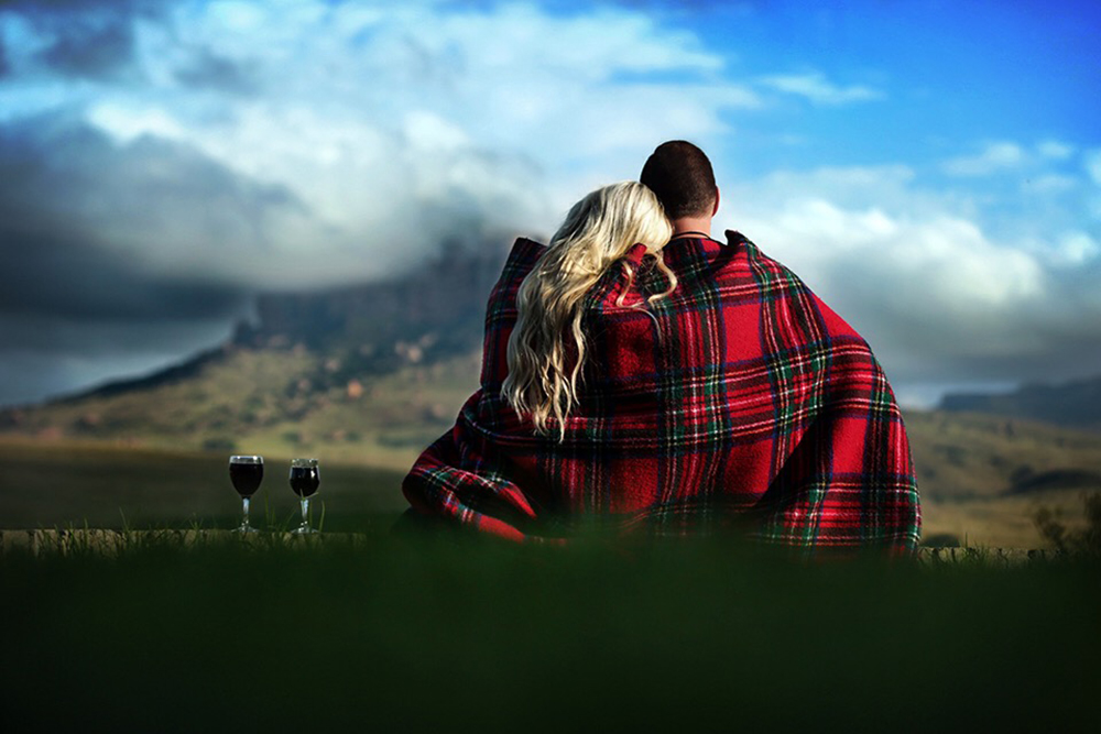 Couple Blanket Mountains Wine Glasses