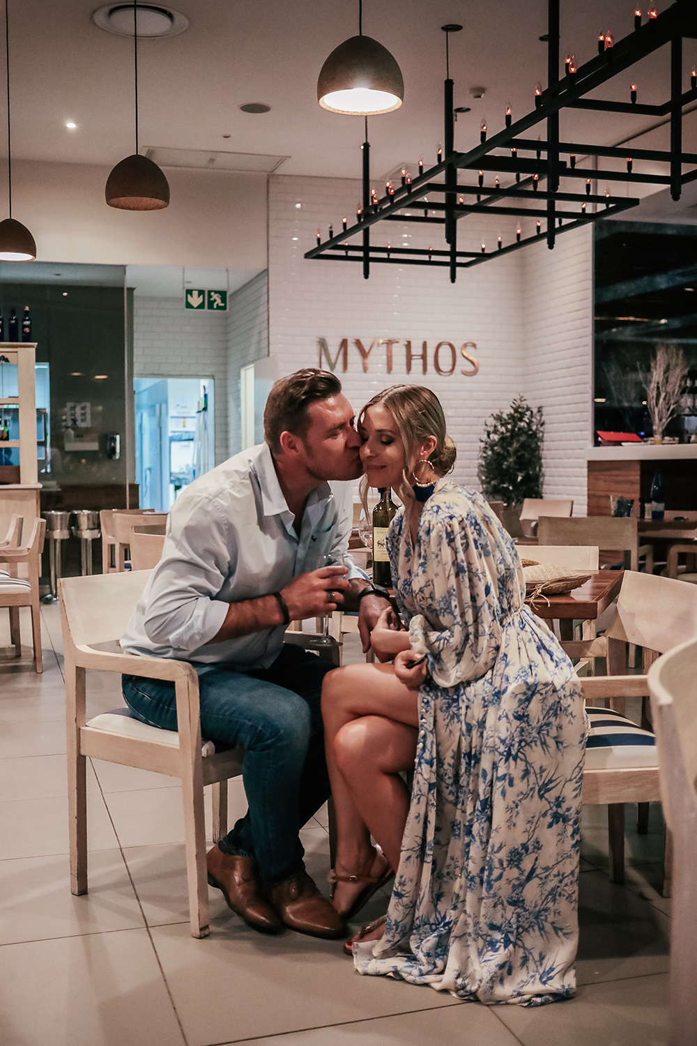 Mythos Couple Kiss