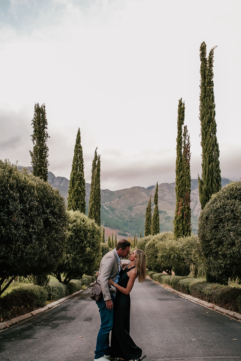 Grande Provence Couple Kissing