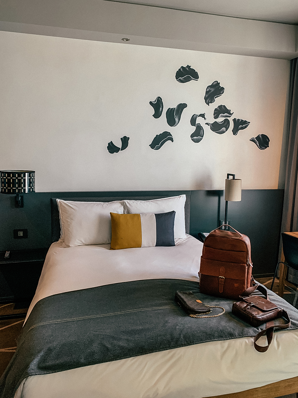 Anniversario Hotel Room Bed