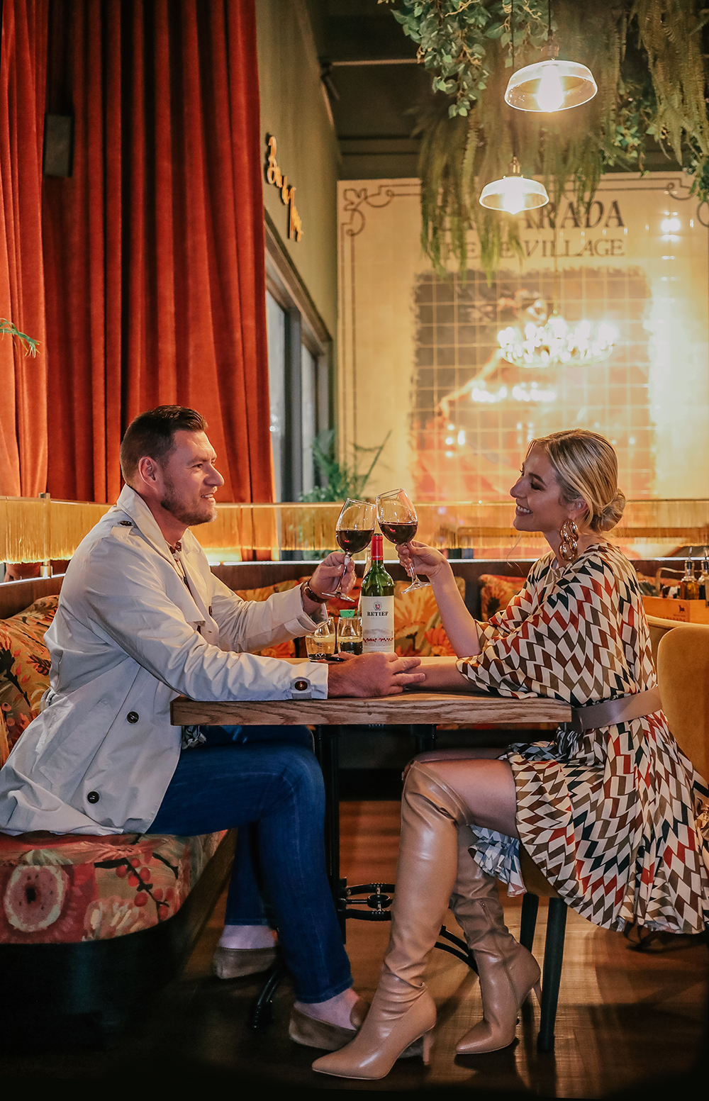 La Parada ivm Couple Cheers