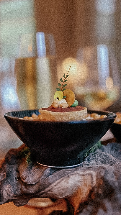 Homespun Ostrich Canapé