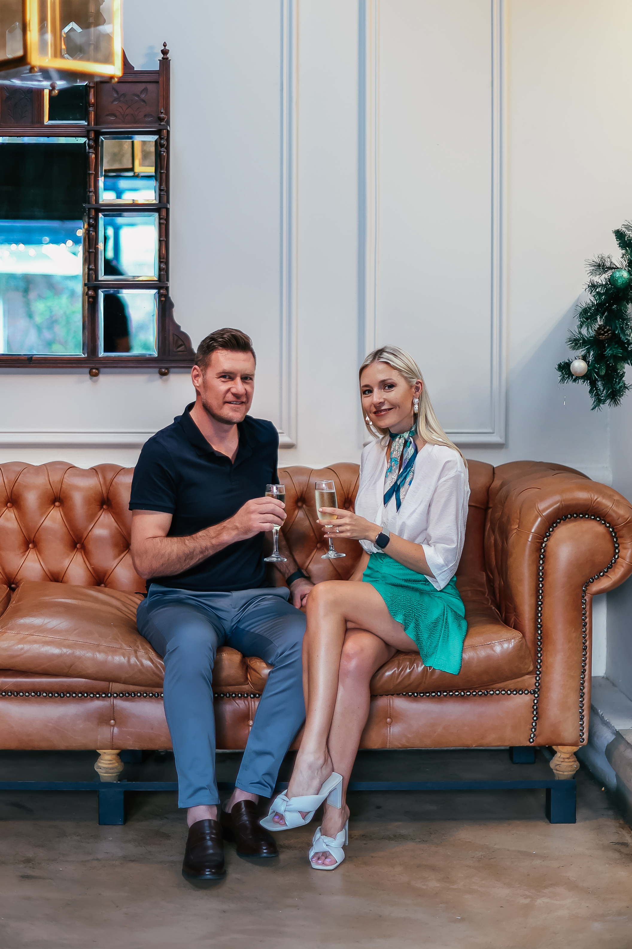 Villa Barranco Couple Sofa Cheers