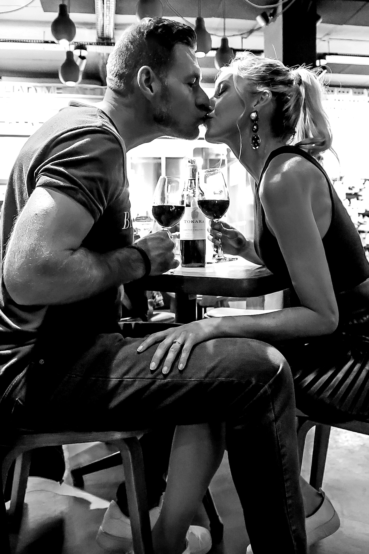 Moo Moo Couple Kissing Black and White