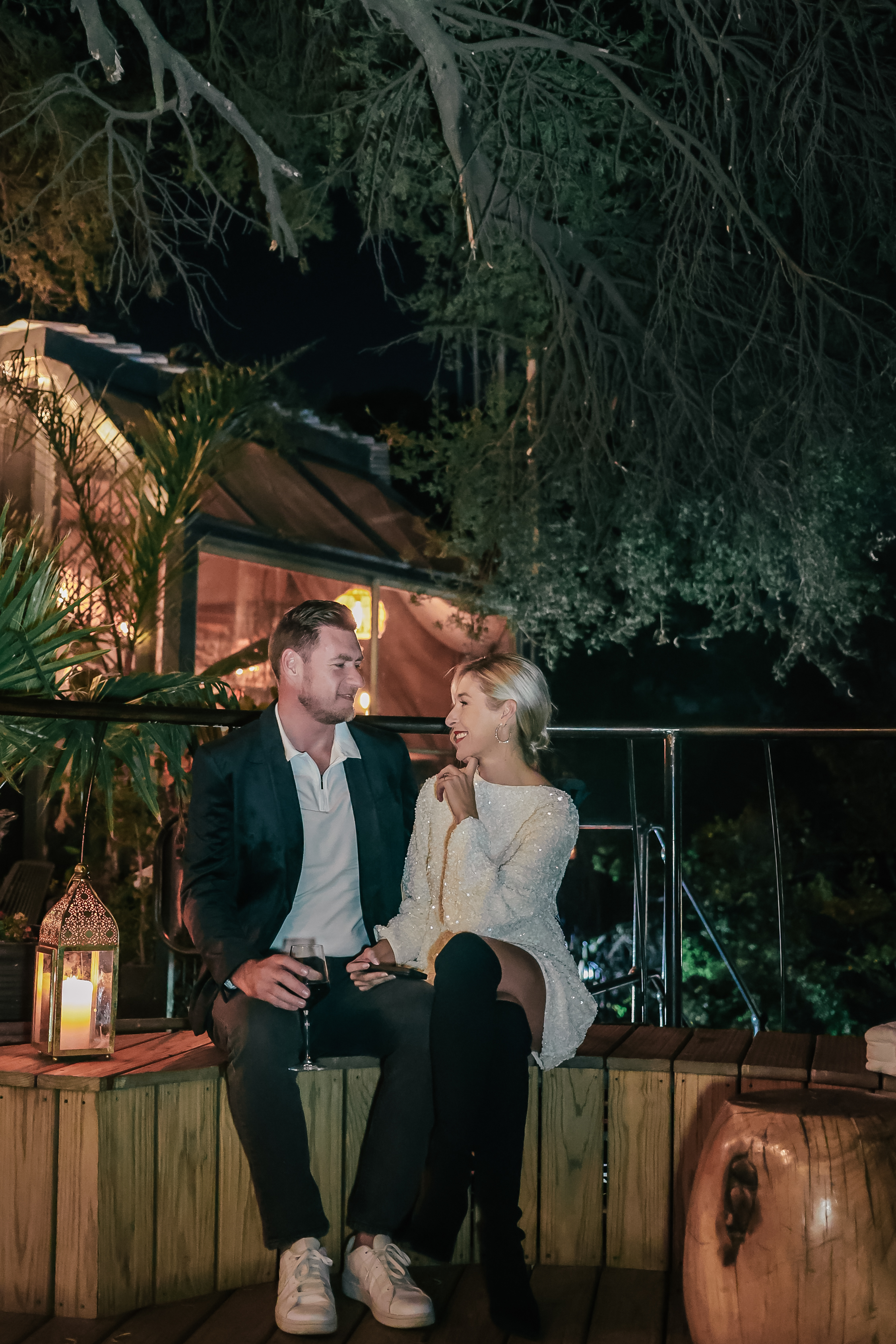 Pablo Dos Manos Couple Outside