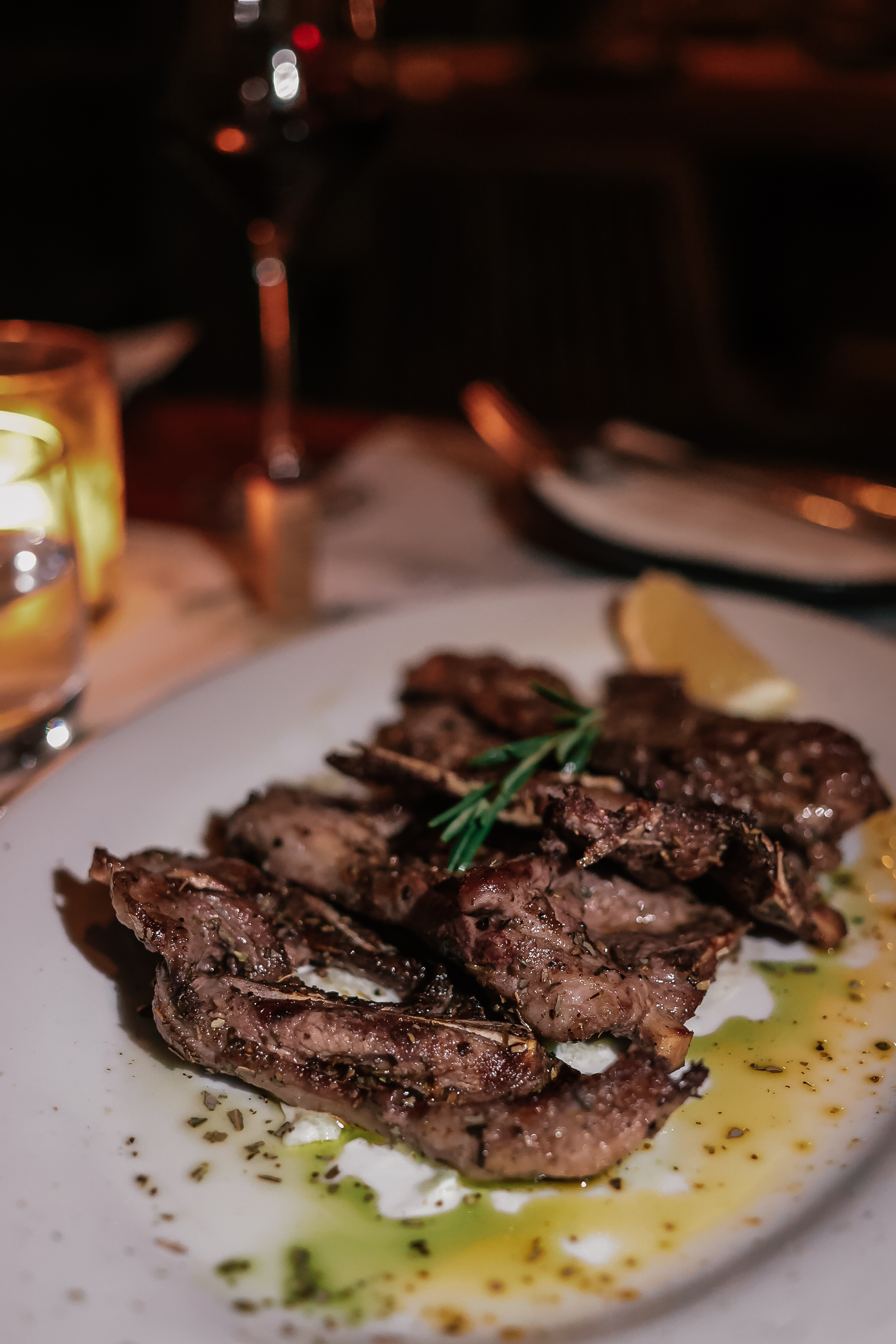 Pablo Dos Manos Lamb