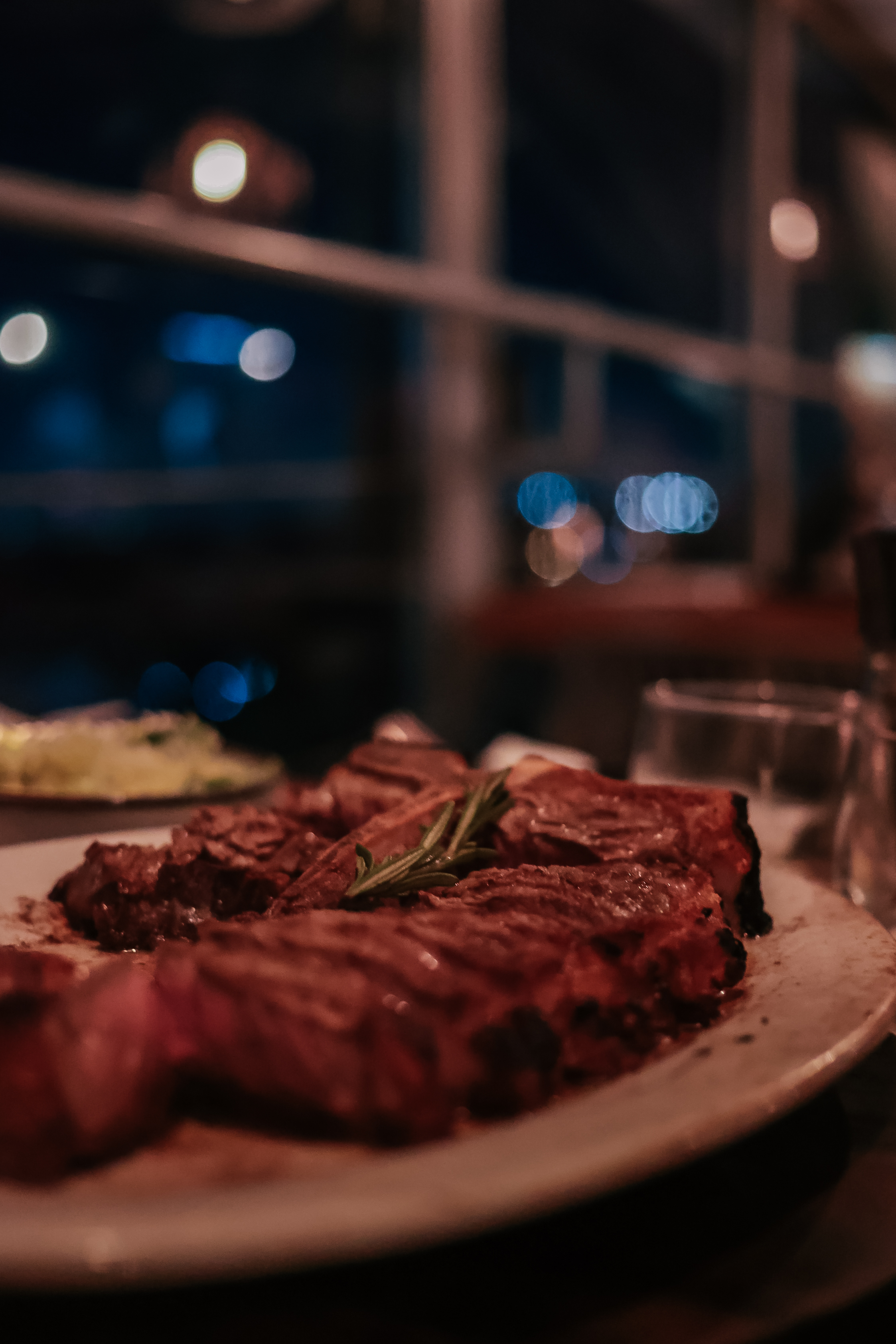 Pablo Dos Manos Steak